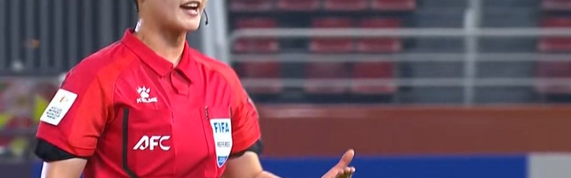 14分钟两次离谱错判！U20女足进球被吹，对手后卫手球被无视